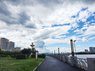 城市河畔风景
