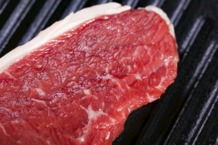 新鲜生牛排特写