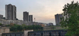 城市河畔高楼景观