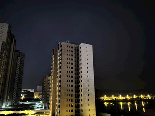 城市夜景中的高楼大厦