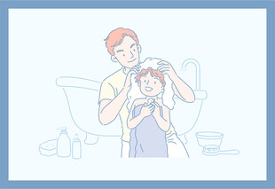 父亲为孩子温柔洗头场景