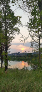 湖畔黄昏美景
