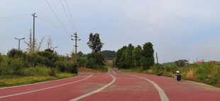 红色健身步道风景