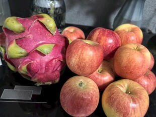 火龙果与苹果的新鲜组合