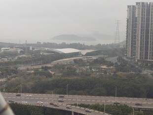 城市高架桥与周边建筑景观