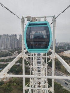 高空缆车俯瞰城市景观