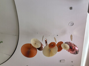 天花板多彩折扇装饰展示