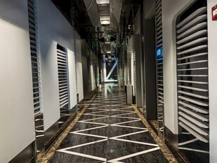 现代工业风走廊过道空间