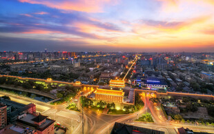 城市黄昏壮丽天际线景观