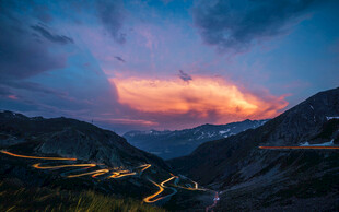 山间暮色公路美景