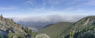山间美景 远眺广阔山峦