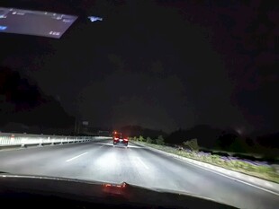 夜间公路行车景象