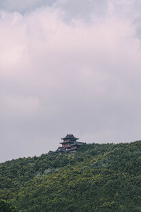 山巅古建