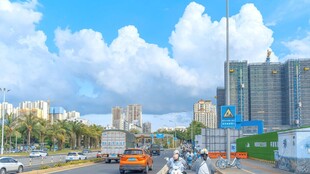 城市繁忙道路景象