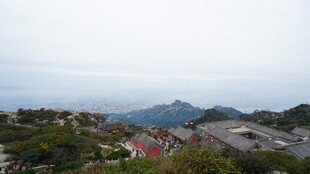 山顶俯瞰风景秀丽景色