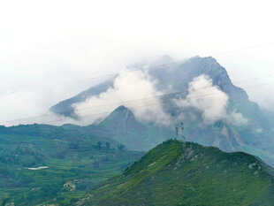 云雾山峦