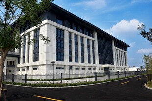 现代风格办公楼外景