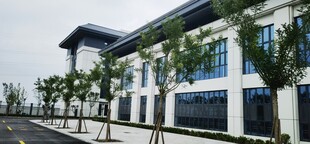 现代风格办公楼外观
