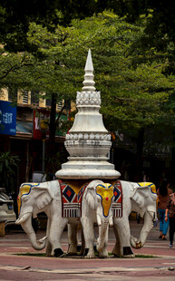 泰国象雕白塔