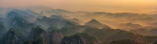 壮丽山峦日出美景