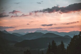 山间日落美景