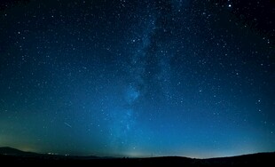 璀璨夜空下的壮丽星河