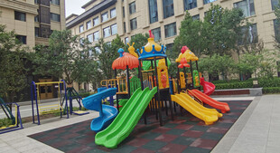 多彩户外儿童游乐设施