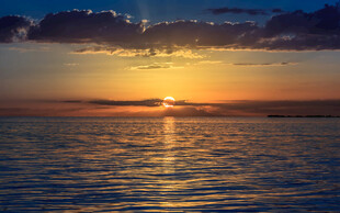 海上壮丽日落美景