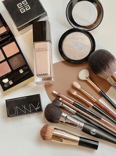美妆产品与化妆刷