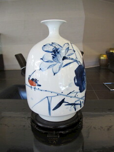 蓝白花鸟纹中式精美花瓶