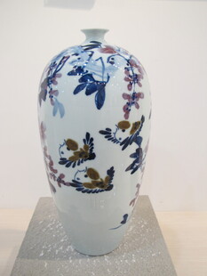 青花花鸟纹精美瓷瓶