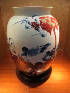 精美花鸟纹陶瓷花瓶