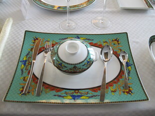 精致餐具摆盘展示