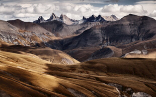 壮丽高山景观