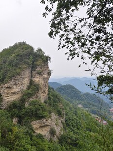 峻峭山峦