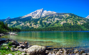 美丽湖山风景