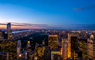 城市夜景俯瞰图