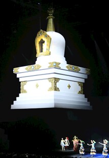 夜晚中的白塔景观