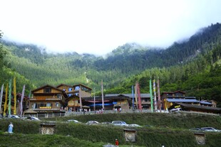 山间藏式村落景观