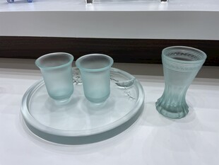 灰蓝磨砂透明玻璃酒杯与托盘组合