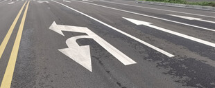 道路左转箭头交通标识