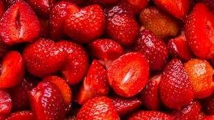 新鲜饱满的草莓特写