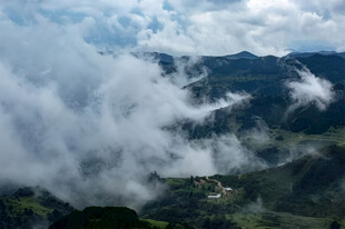 山间云雾