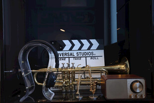 影视道具小号与场记板