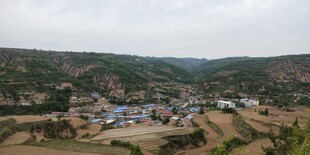 山间村落俯瞰美景