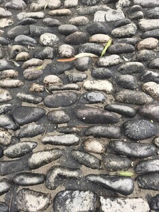 鹅卵石铺就的地面纹理