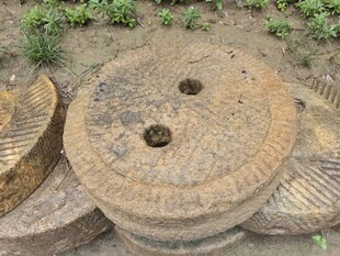 古老石磨盘