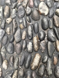 鹅卵石路面纹理特写