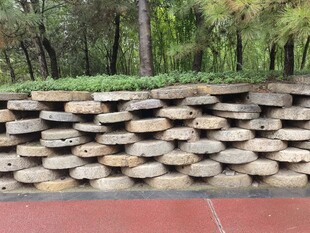 石砌景观墙绿意相伴