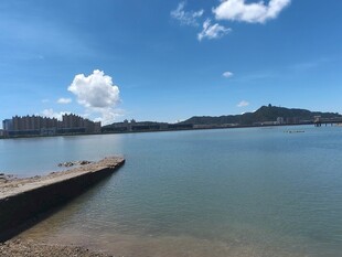 宁静湖畔的延伸码头